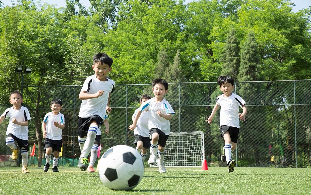 【深圳王之者足球】用“世界杯比赛”奖励认真训练的孩子