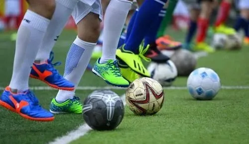 深圳王之者足球：身体和球建立良好关系，要让足球为球员服务，而不是球员为足球服务