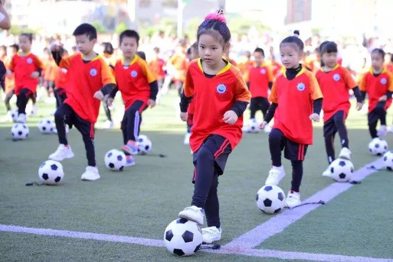 深圳王之者足球：教好幼儿足球，要从身体和心理特征两个维度认识幼儿