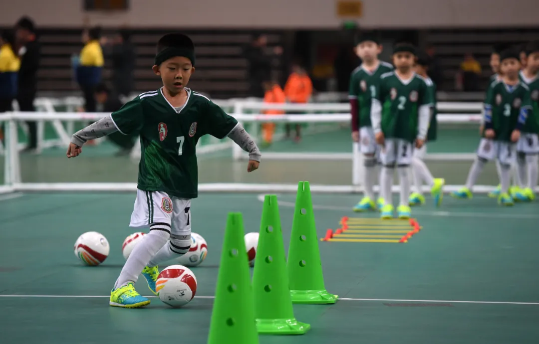 深圳王之者足球：教好幼儿足球，要从身体和心理特征两个维度认识幼儿