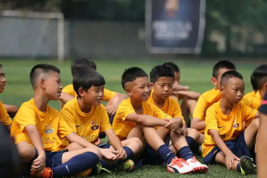 深圳王之者足球：幼儿足球的语言交流之道