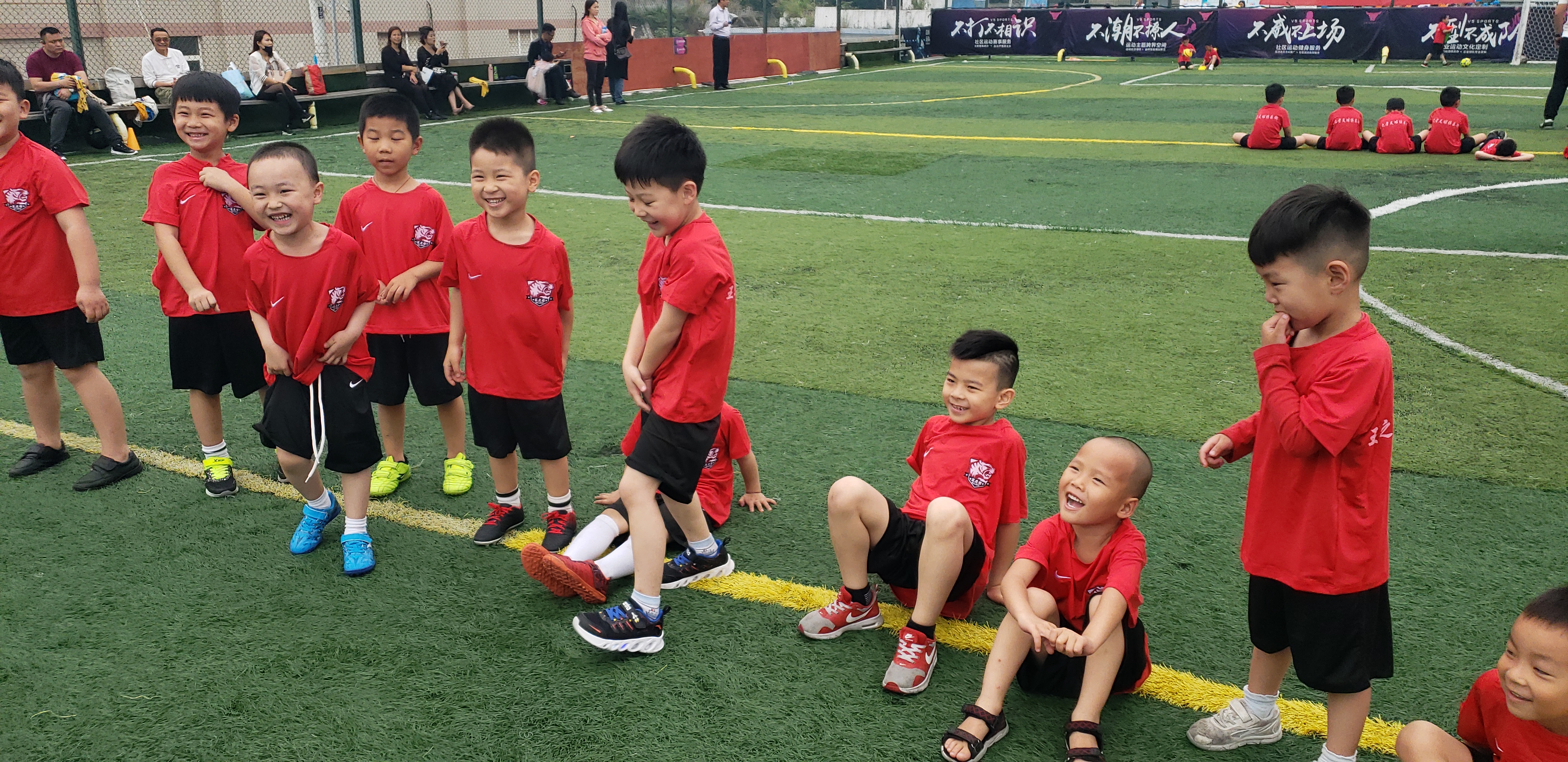 深圳王之者足球：掌握和孩子相处的注意事项