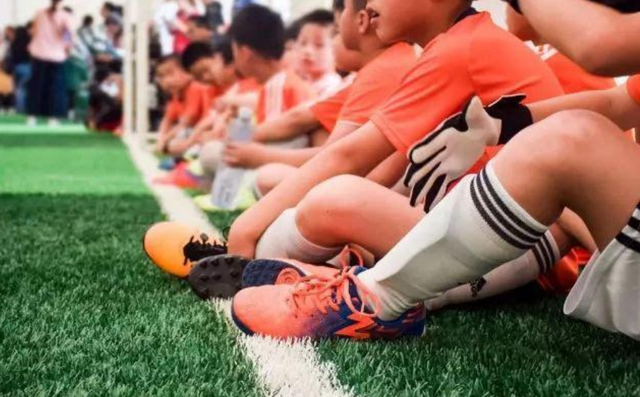深圳王之者足球：注重培养孩子的思考能力