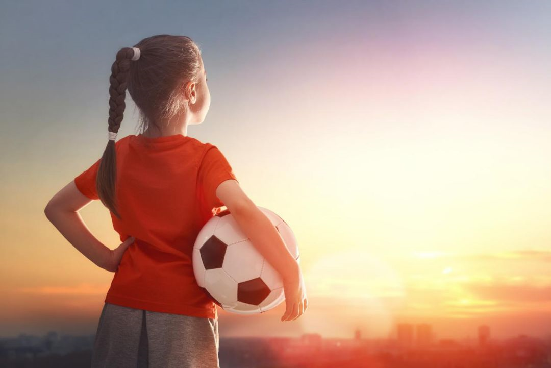 以下四点告诉你：女生踢足球有什么好处？