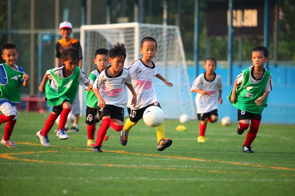 如何在少儿时期培养孩子的足球兴趣？